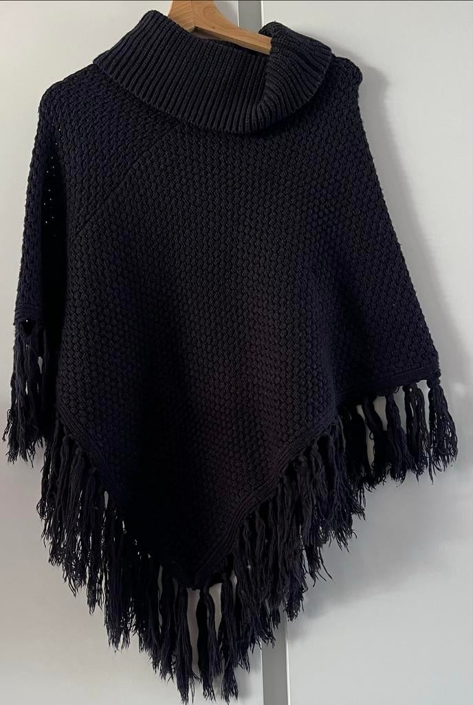 Zwarte gebreide poncho met franjes, Verzenden, Zo goed als nieuw, Maat 38/40 (M), Zwart