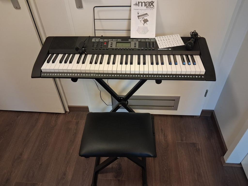 Max Music Rhapsody 61L Keyboard Set met Kruk en Standaard, Muziek en Instrumenten, Keyboards, Ophalen