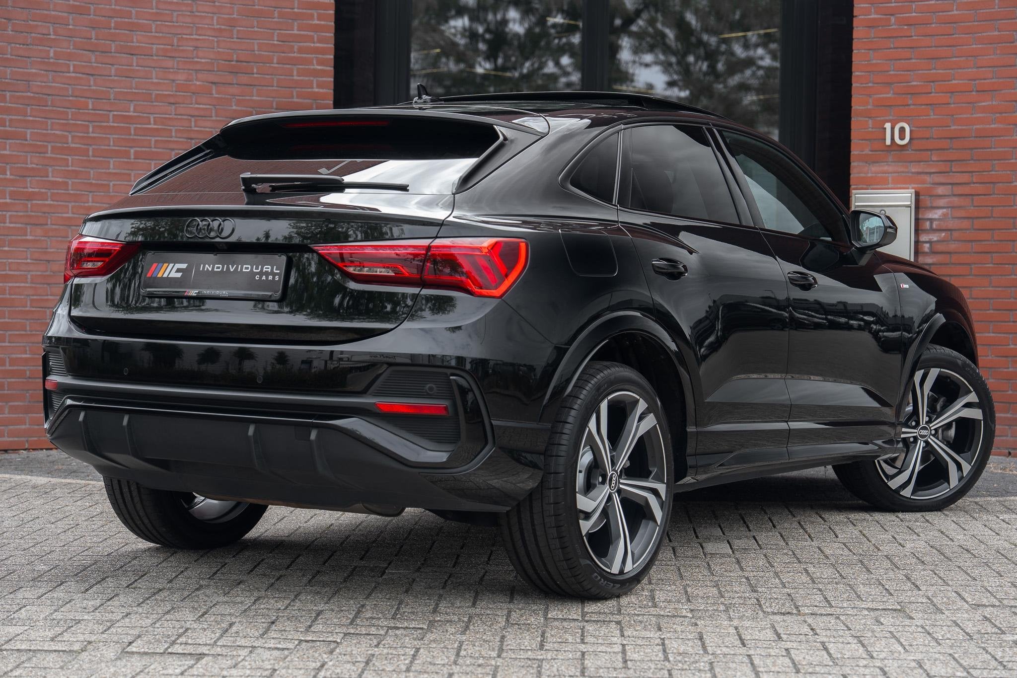 Audi Q3 Sportback 45 TFSI e S-Line 245pk Pano Sonos Camera V, Auto's, Gebruikt, Zwart, Hybride Elektrisch/Benzine, 13 kWh