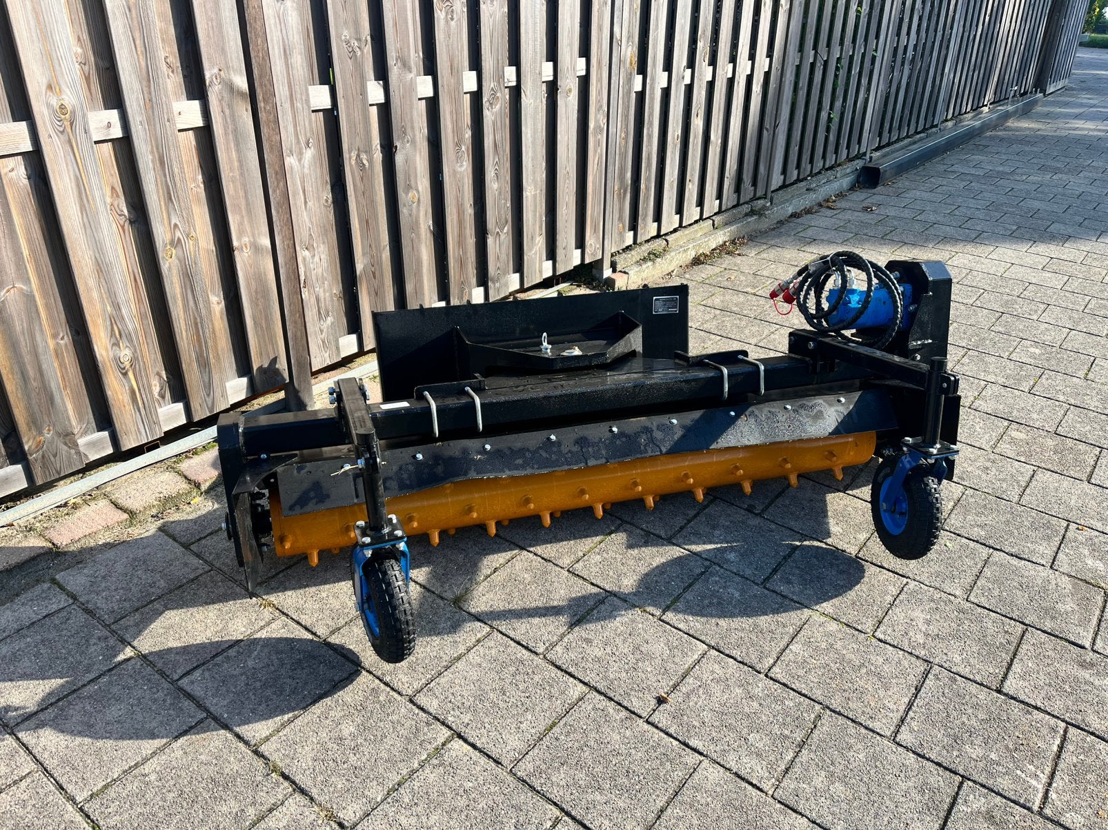 Power rake/harley rake/onkruid rol voor bobcat skidsteer, Ophalen, Zo goed als nieuw, Benzine