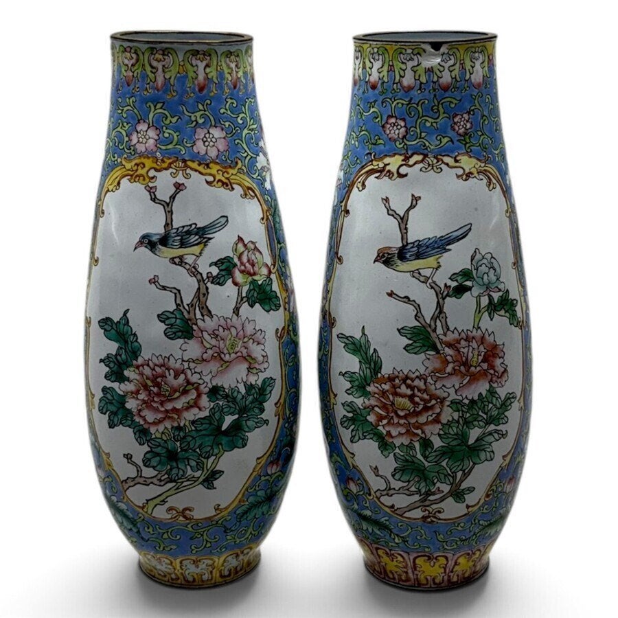 Twee Chinese geëmailleerde vaasjes, Ophalen of Verzenden