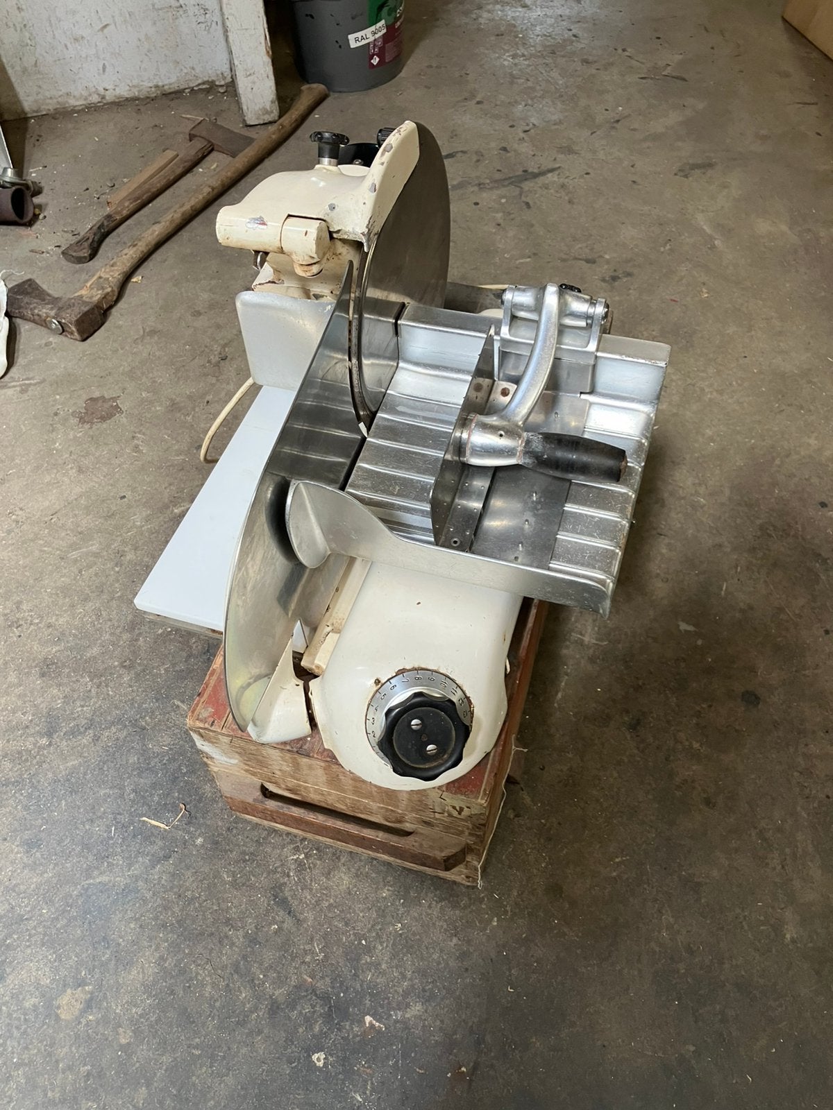 Oude berkel 114 snijmachine werkend, Ophalen, Gebruikt
