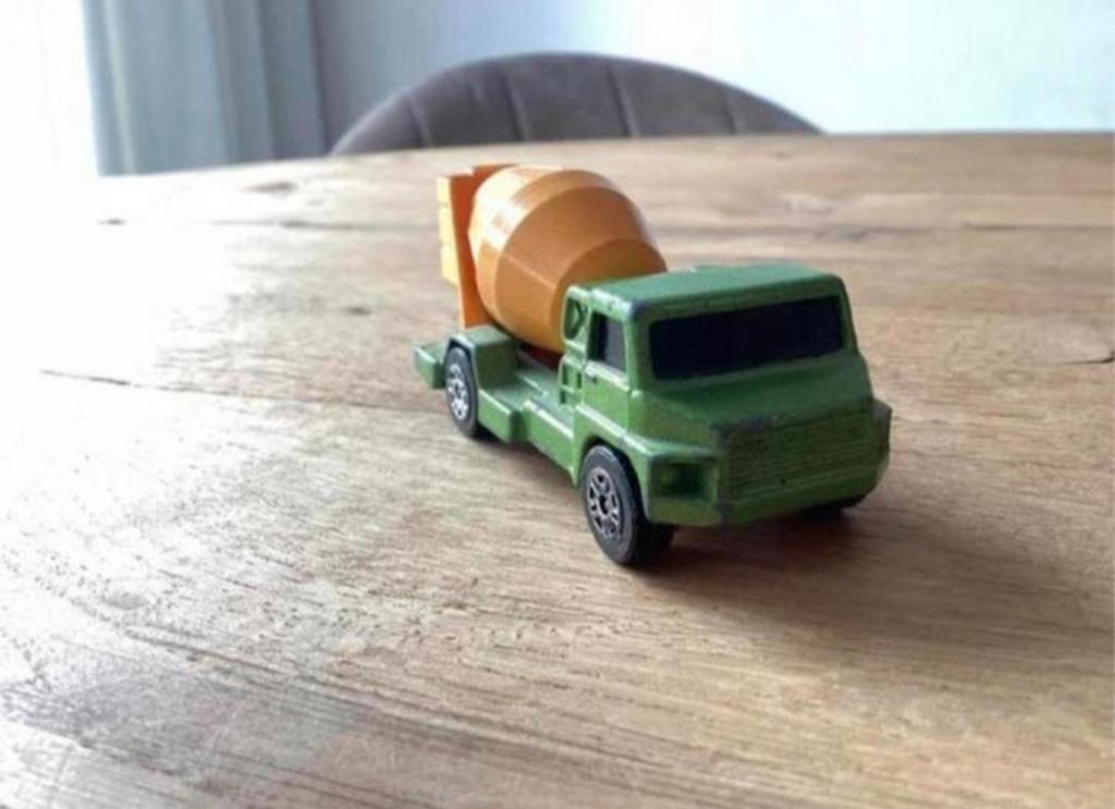 Corgi Juniors Whizzwheels Mobile Cement Mixer Made in Britai, Ophalen of Verzenden, Gebruikt, Bus of Vrachtwagen