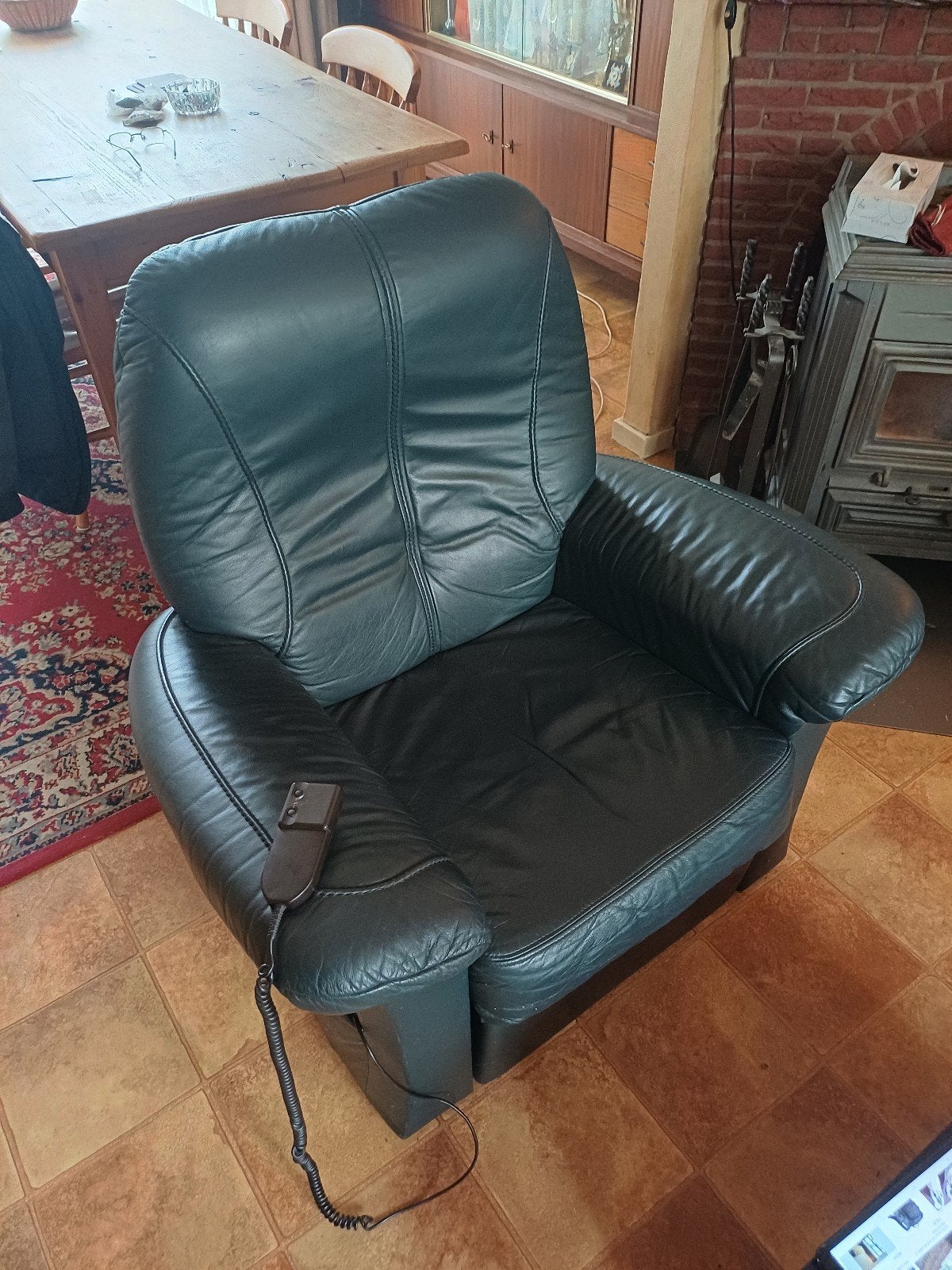 Comfortabele leren relaxfauteuil met stroomkabel, Ophalen, Gebruikt, Zwart, Leer