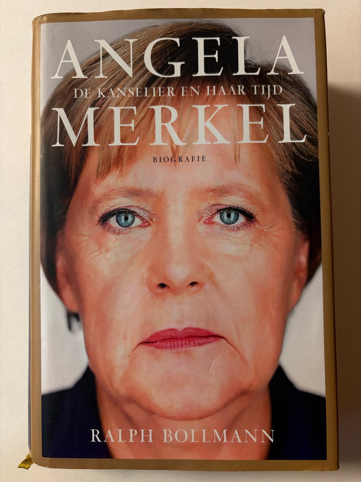 Angela Merkel: De Kanselier en Haar Tijd - Biografie, Ophalen of Verzenden, Zo goed als nieuw, Politiek