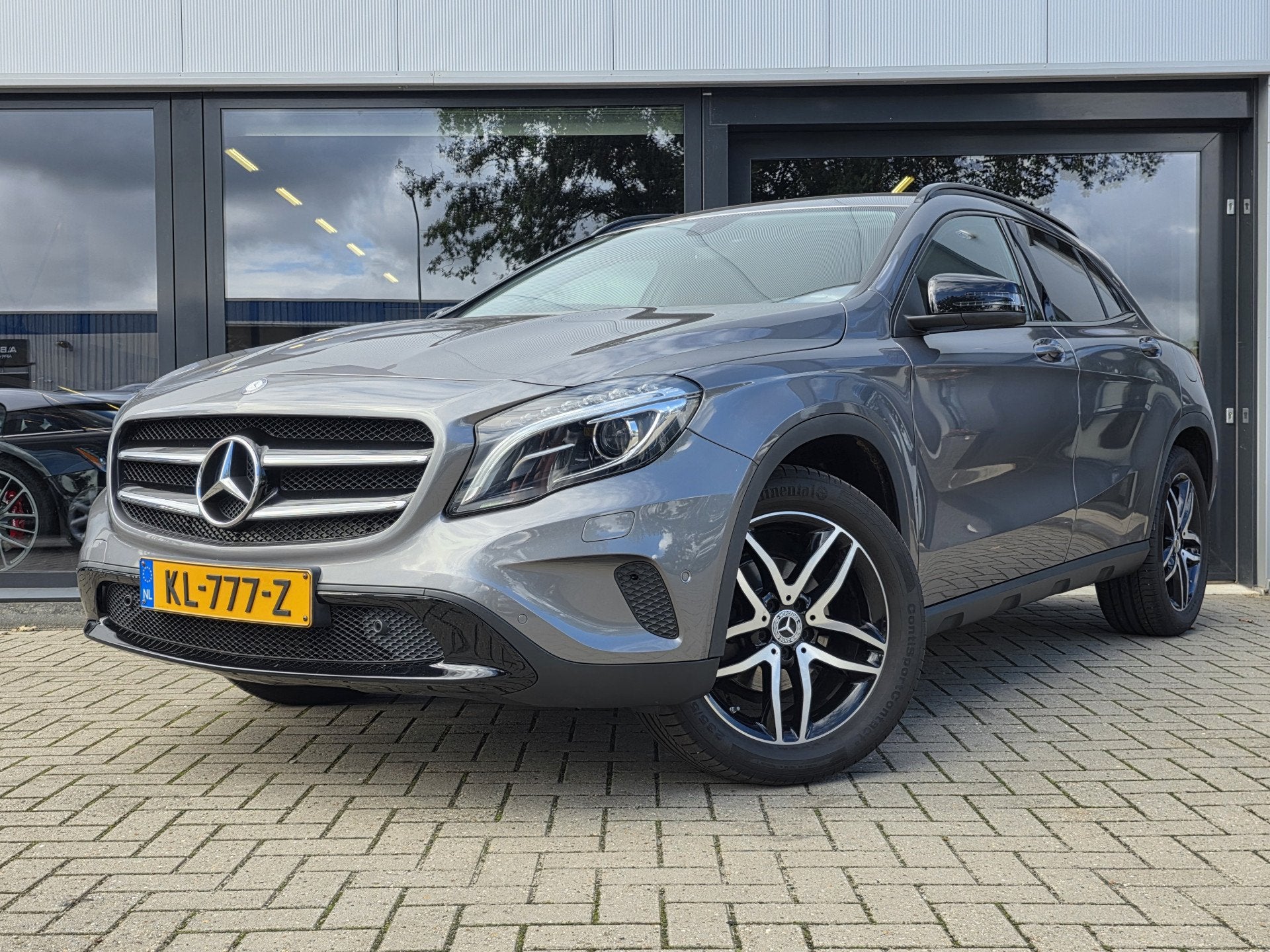 Mercedes-Benz GLA 200 Prestige + XENON + CAMERA + NIGHT EDIT, Auto's, Dealer onderhouden, Gebruikt, 715 kg, Leder en Stof