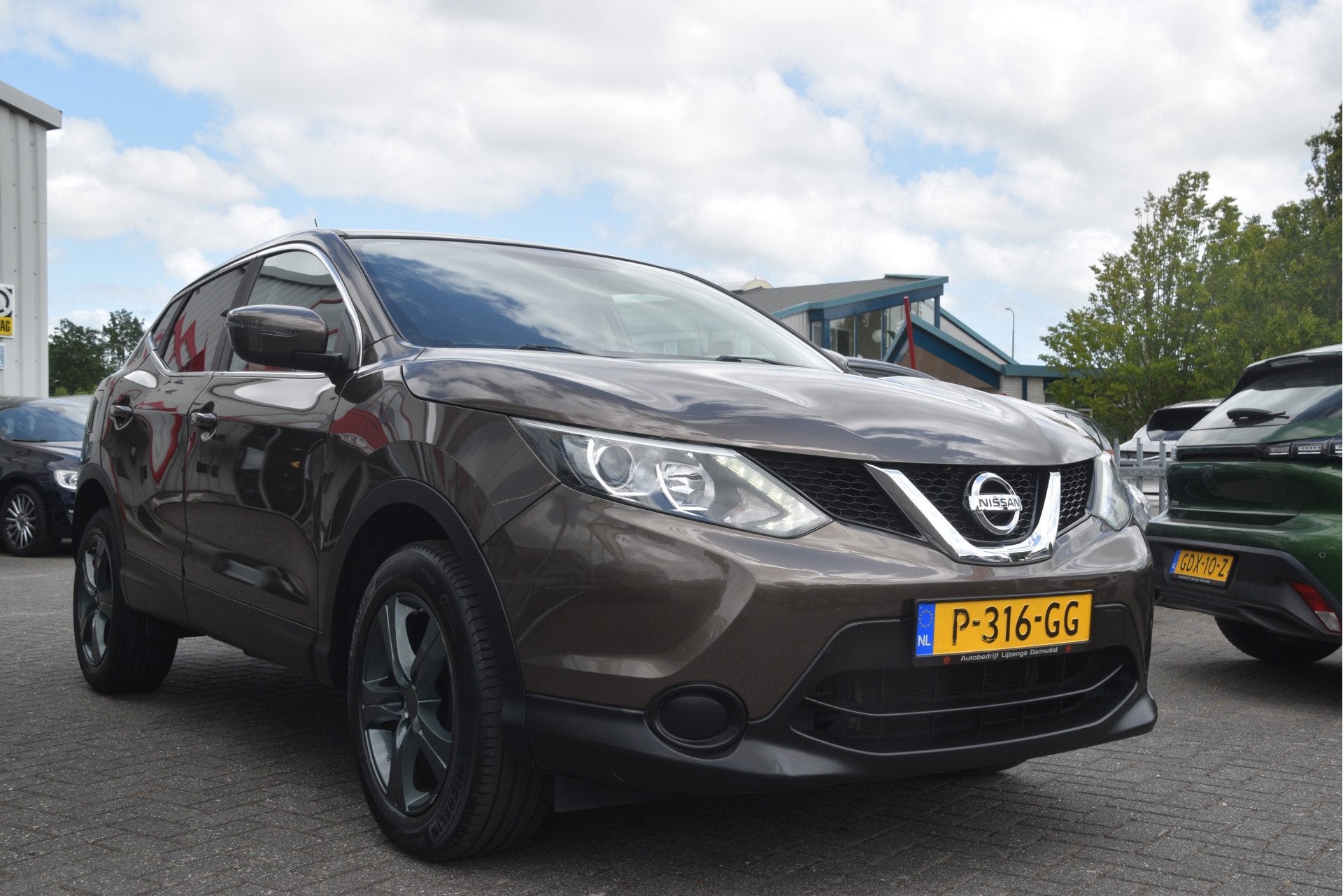 Nissan QASHQAI 1.2 Premier Edition Navi | Keyless | LMV | Cr, Voorwielaandrijving, Euro 5, Stof, Gebruikt