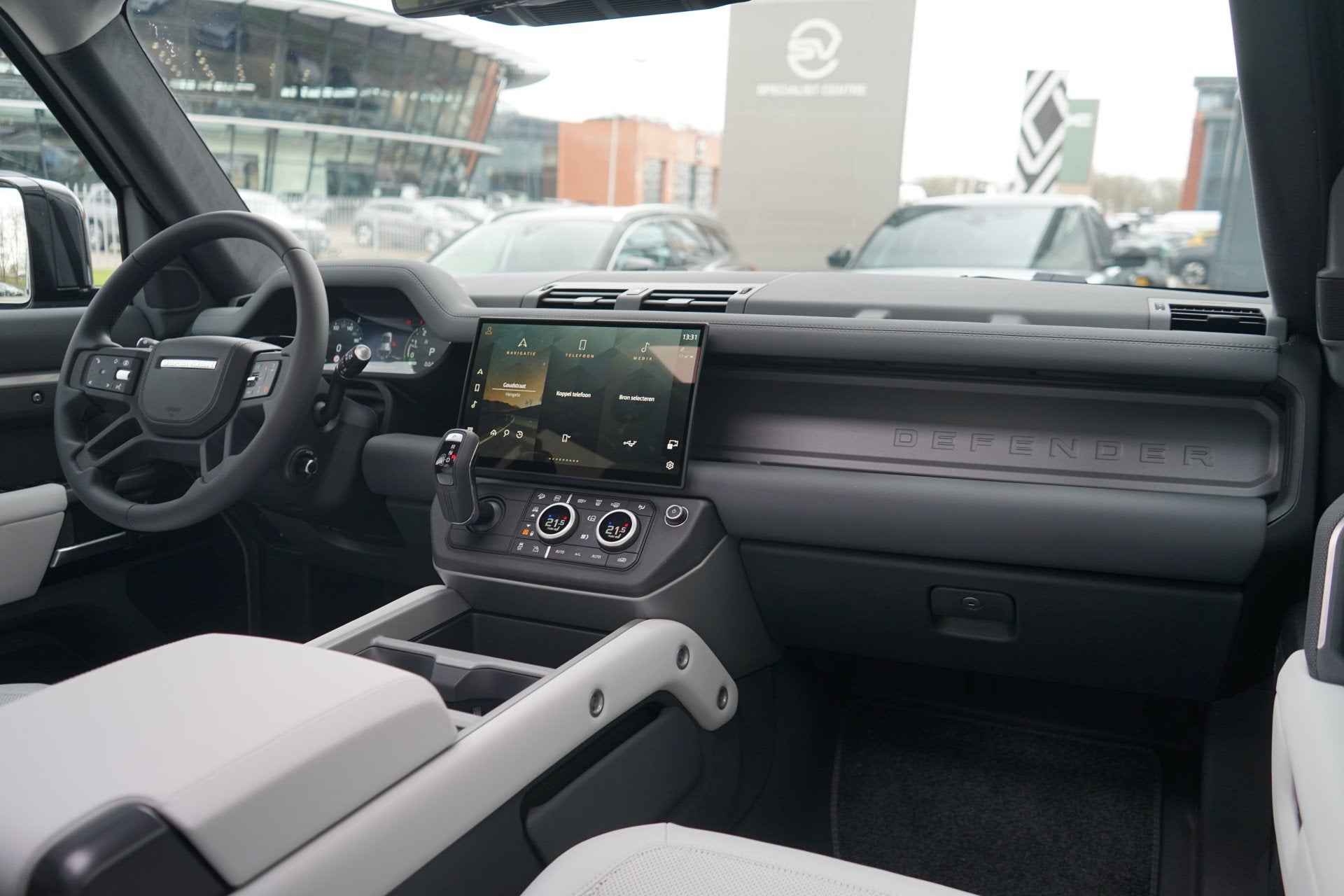 Land Rover Defender 110 P300e 110 X-Dynamic HSE | Facelift |, Automaat, 12 maanden, Gebruikt, Euro 6