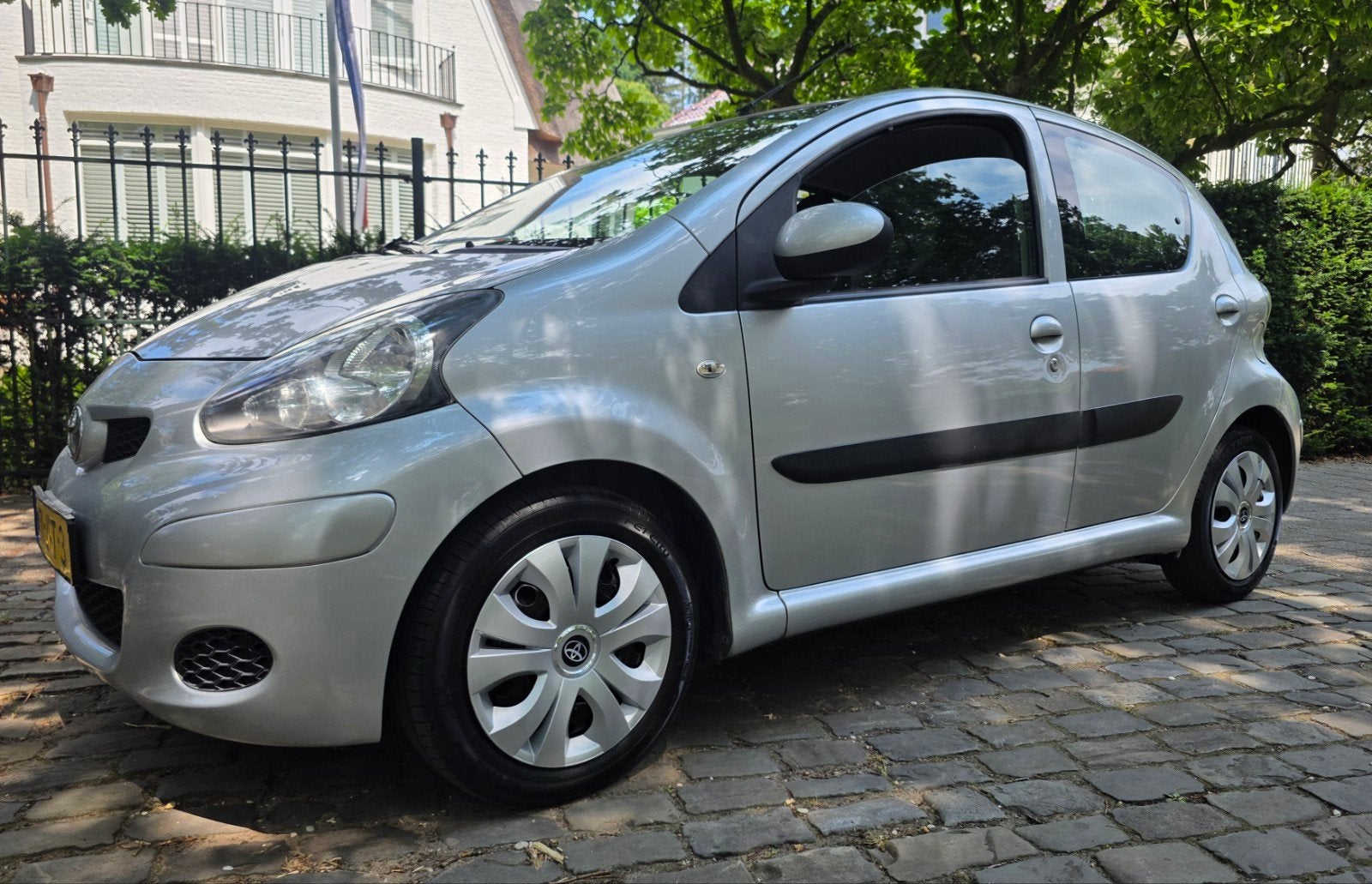 Toyota Aygo 5 deurs.        NIEUWSTAAT✅️ ️, Auto's, Toyota, Metallic lak, Handgeschakeld, Particulier, Zilver of Grijs