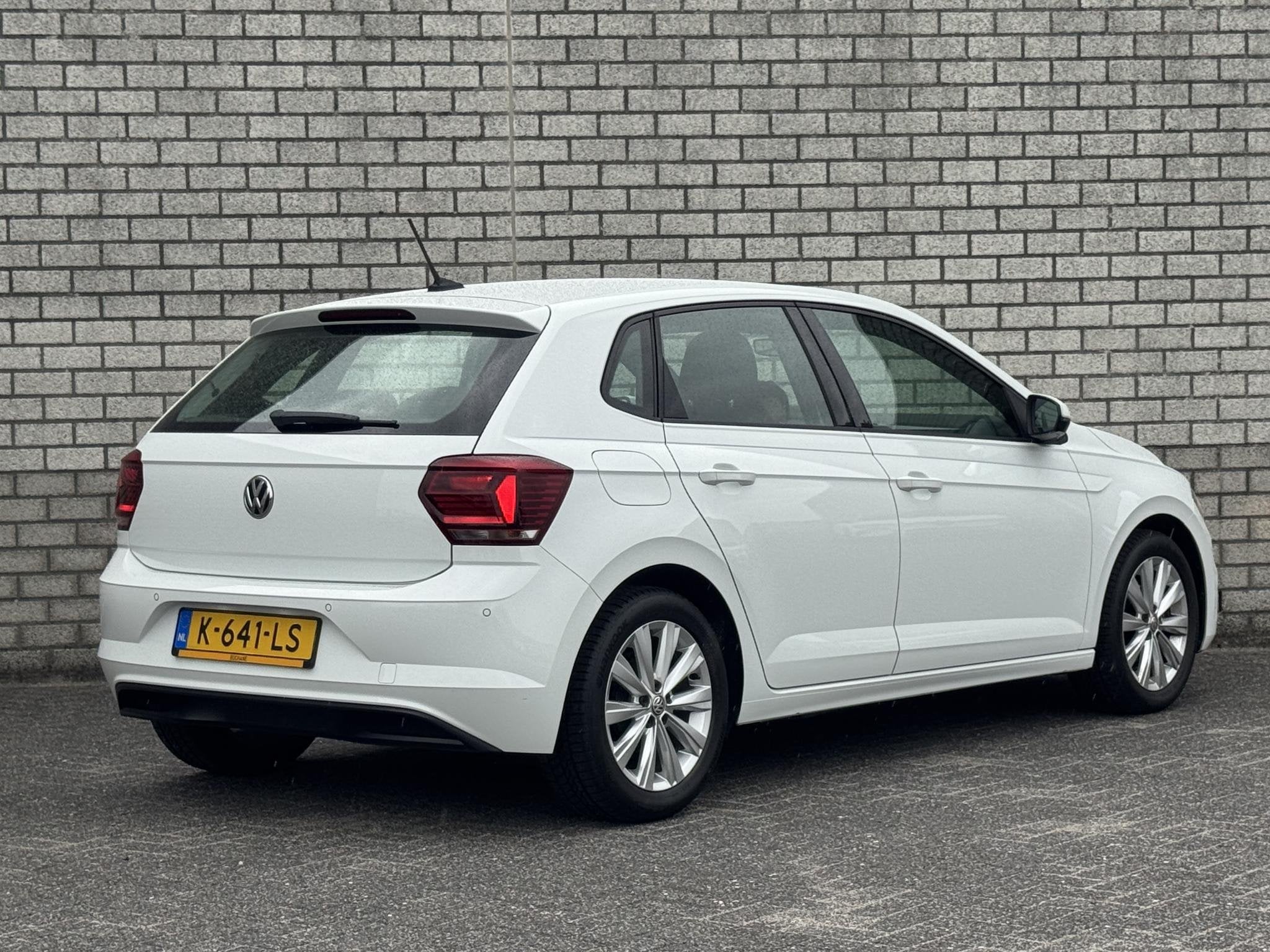 Volkswagen Polo 1.0 TSI Highline | Parkeersensoren | Navigat, Voorwielaandrijving, Stof, Gebruikt, 95 pk