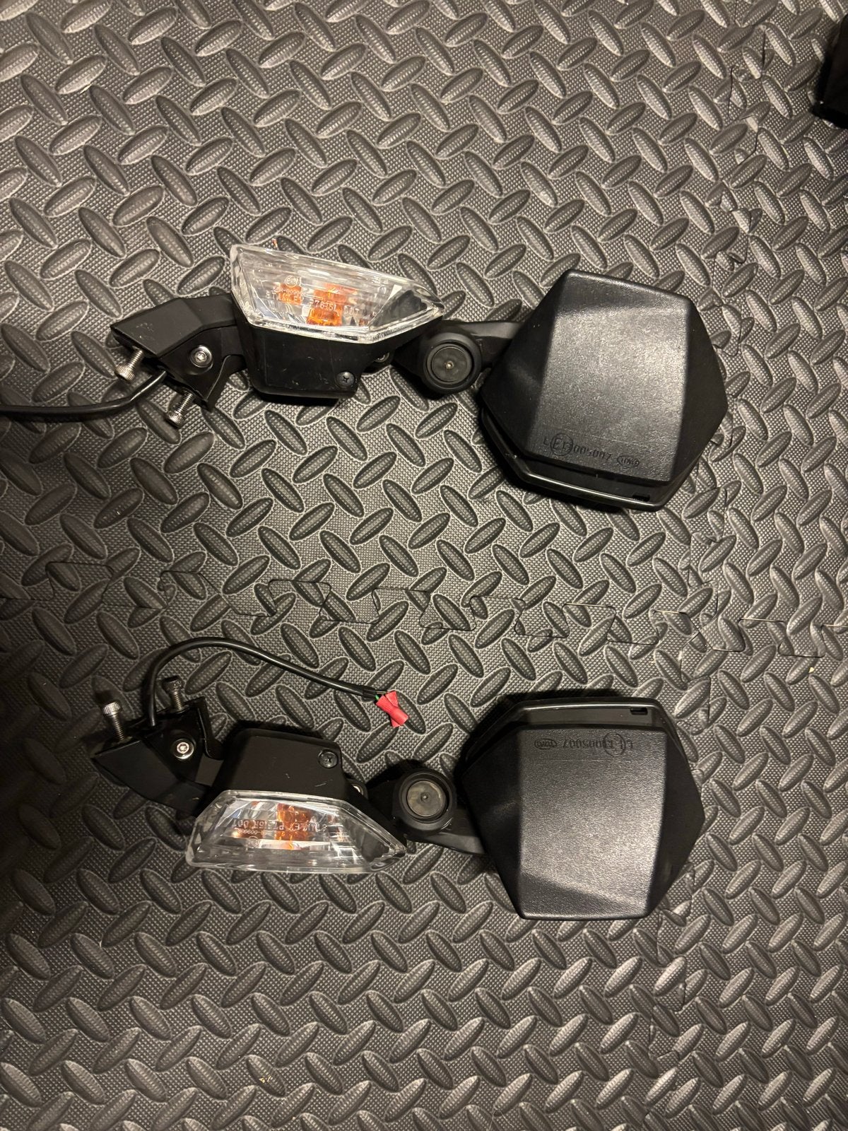 Aprilia RSV 1000 Gen 2 verbrede spiegels met knipperlichten, Ophalen