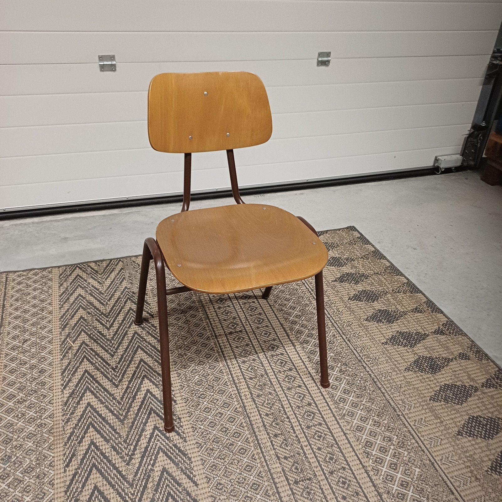 68 x vintage design stoelen schoolstoelen partij stoelen, Ophalen, Gebruikt, Bruin, Vijf, Zes of meer stoelen