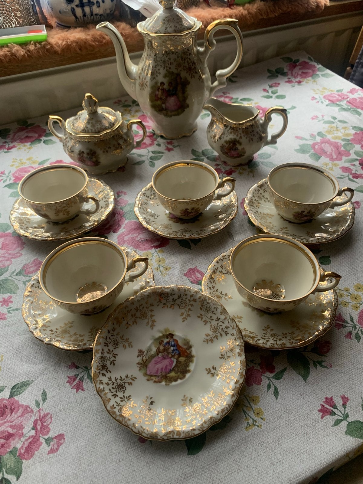 Vintage Porseleinen Theeservies met Gouden Details, Verzenden