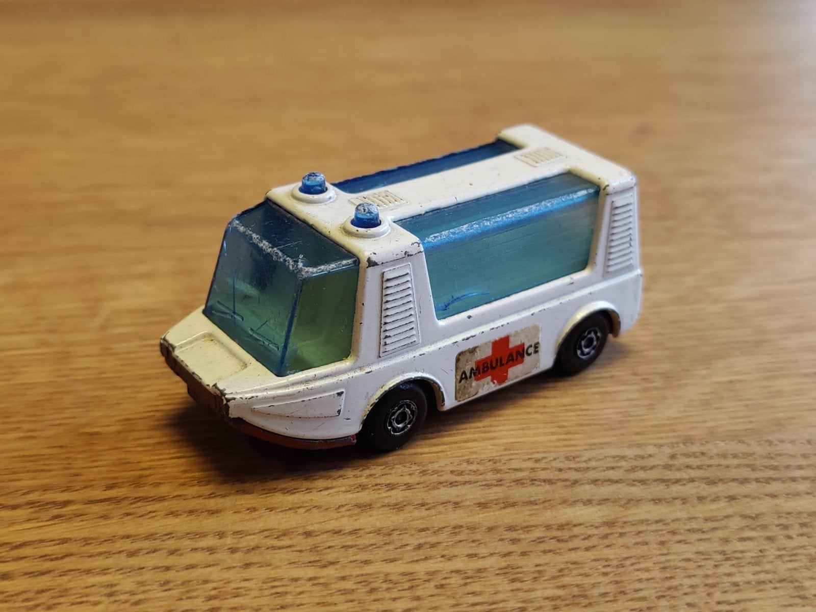 Matchbox Stretcha Fetcha Ambulance WIT, Ophalen of Verzenden, Zo goed als nieuw, Auto