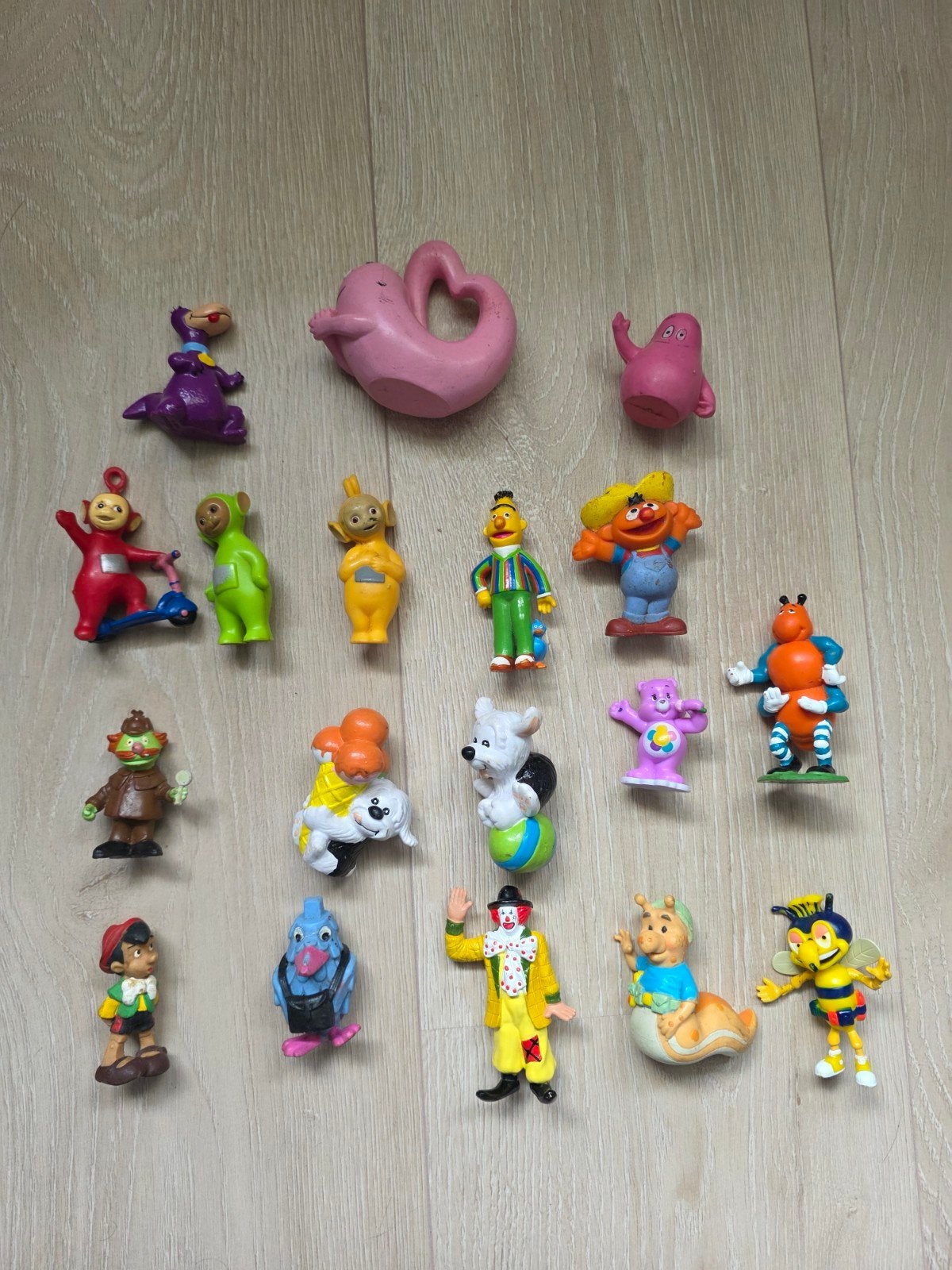 Set met diverse kinderfiguren: Bert, Ernie, Teletubbies, etc, Ophalen of Verzenden