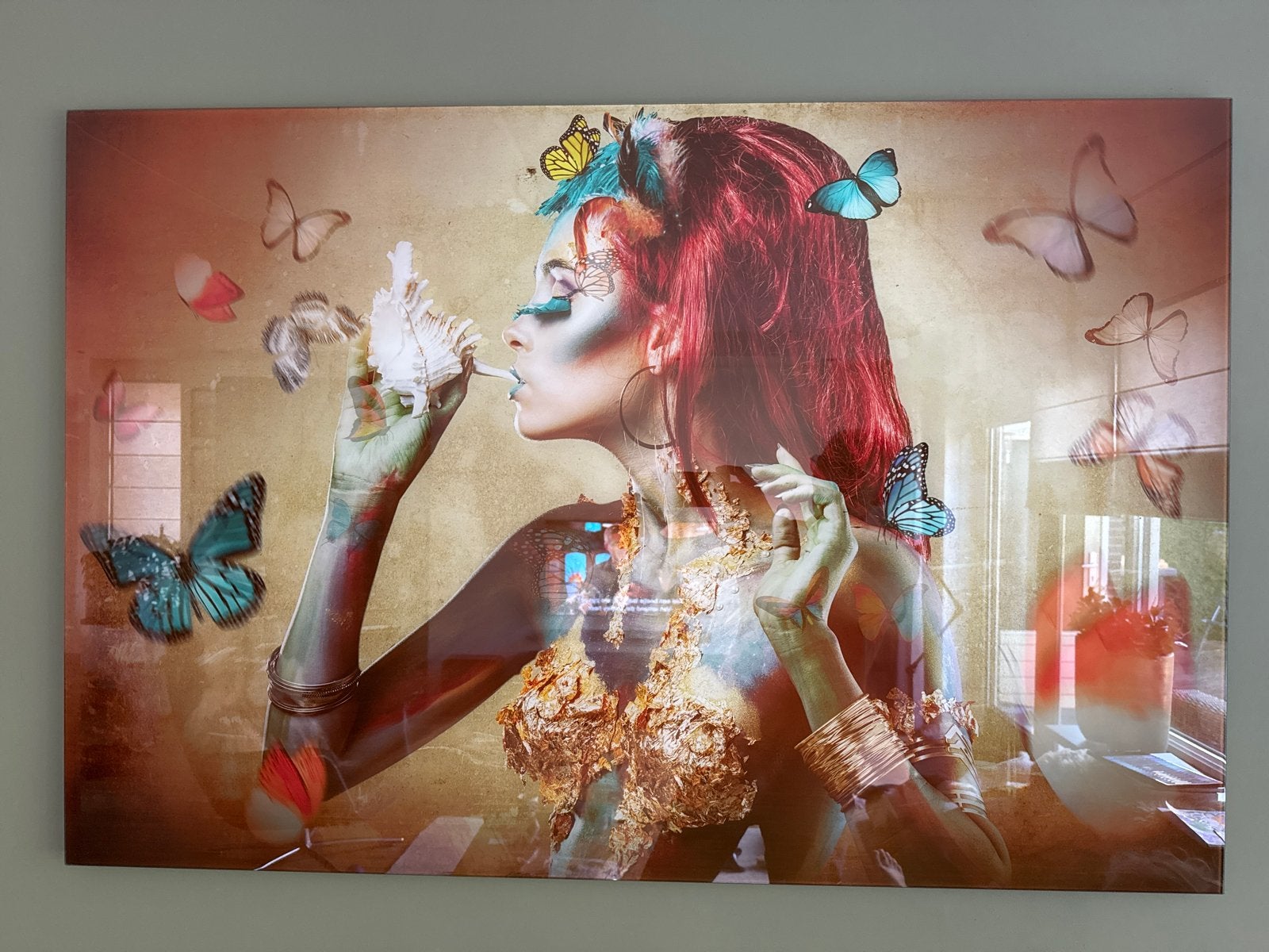 Modern Schilderij Vrouw met Vlinders en Schelp, Ophalen, Figuren, Glas, Achter glas