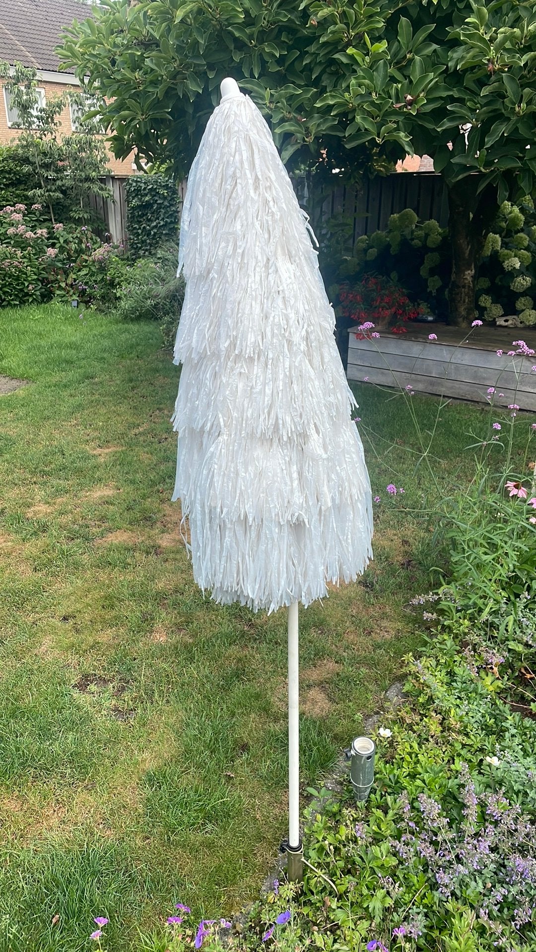 Witte vintage parasol met stroken, Tuin en Terras, Parasols, Ophalen, Gebruikt