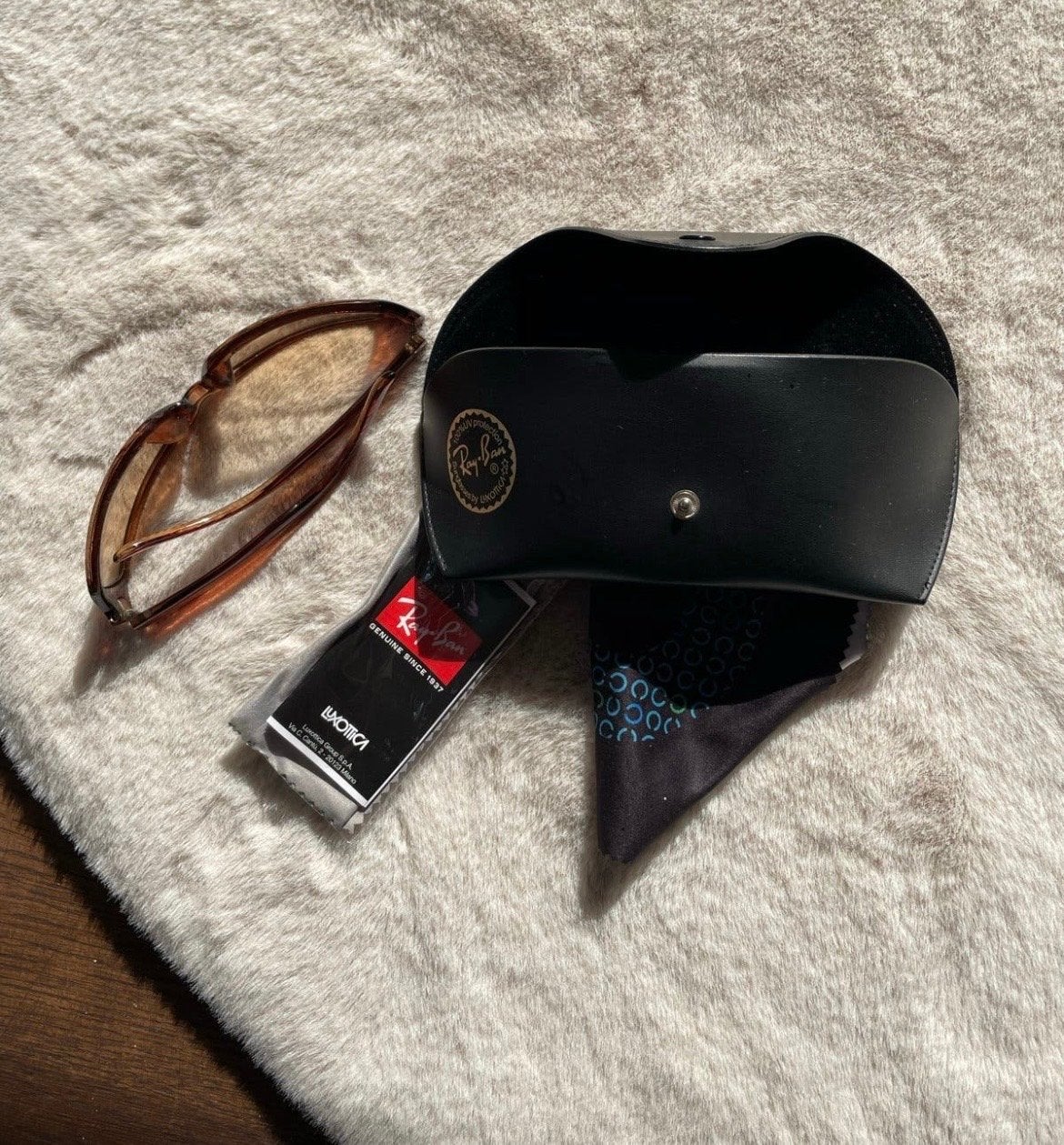 Ray-Ban zonnebril bruin met etui en doekje, Zonnebril, Bruin, Ophalen of Verzenden, Zo goed als nieuw