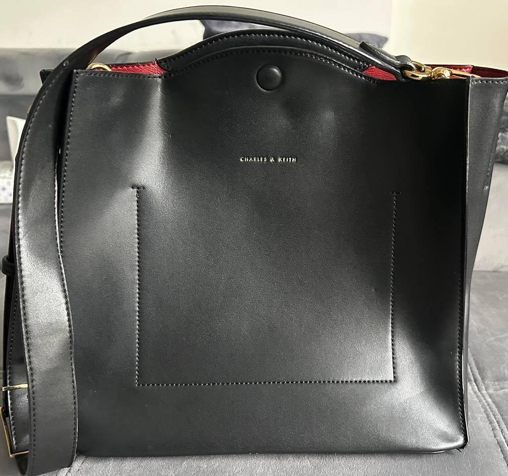 Te koop: zwarte damestas van CHARLES & KEITH, Ophalen, Zo goed als nieuw, Zwart, Handtas