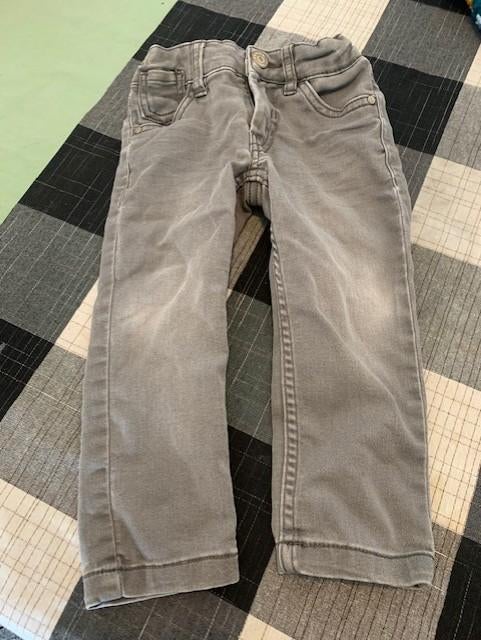 Grijze broekje van de Hema. Maat 92, Kinderen en Baby's, Kinderkleding | Maat 92, Broek, Ophalen of Verzenden, Zo goed als nieuw