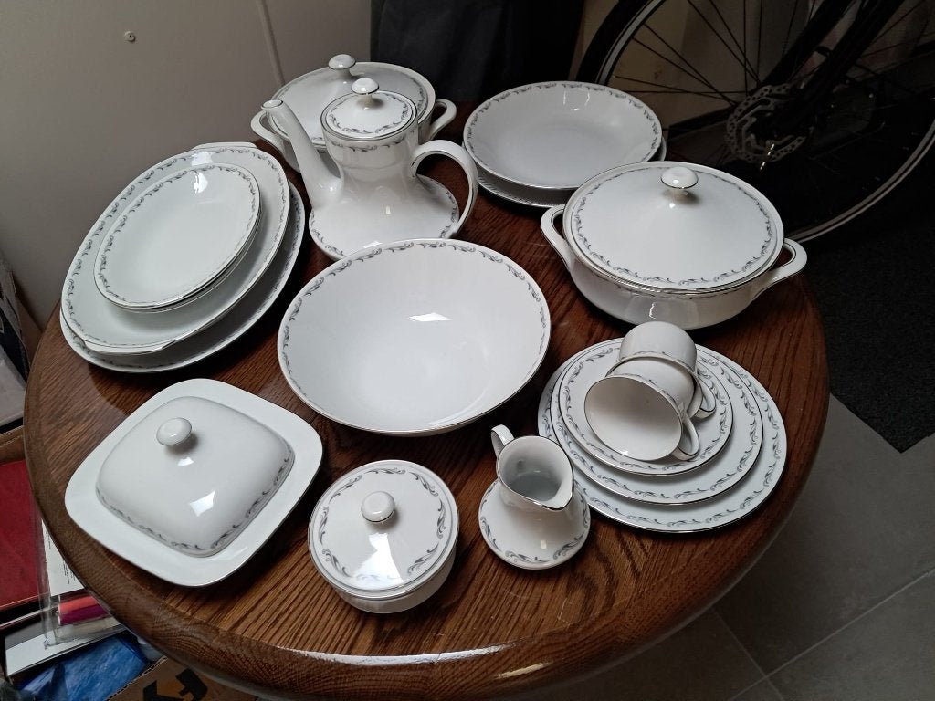 12 - delig servies, Ophalen, Zo goed als nieuw, Overige stijlen, Porselein