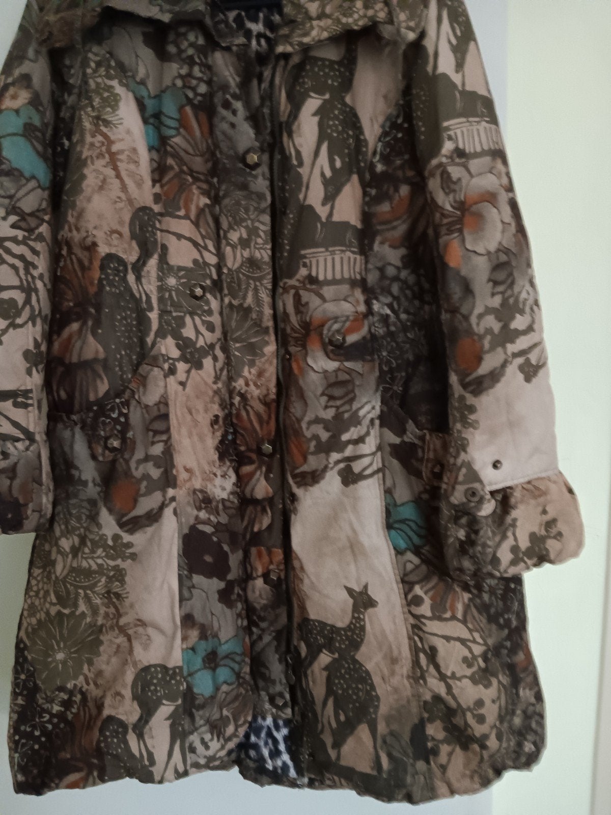 Unieke damesjas met dierenprint en bloemenpatroon, Kleding | Dames, Ophalen of Verzenden, Zo goed als nieuw, Maat 42/44 (L), Meerkleurig