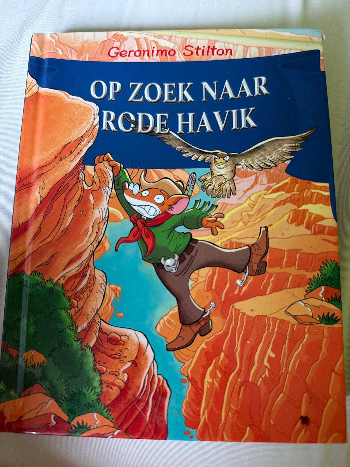 Geronimo Stilton - Op zoek naar Rode Havik, Ophalen of Verzenden, Zo goed als nieuw, Fictie algemeen