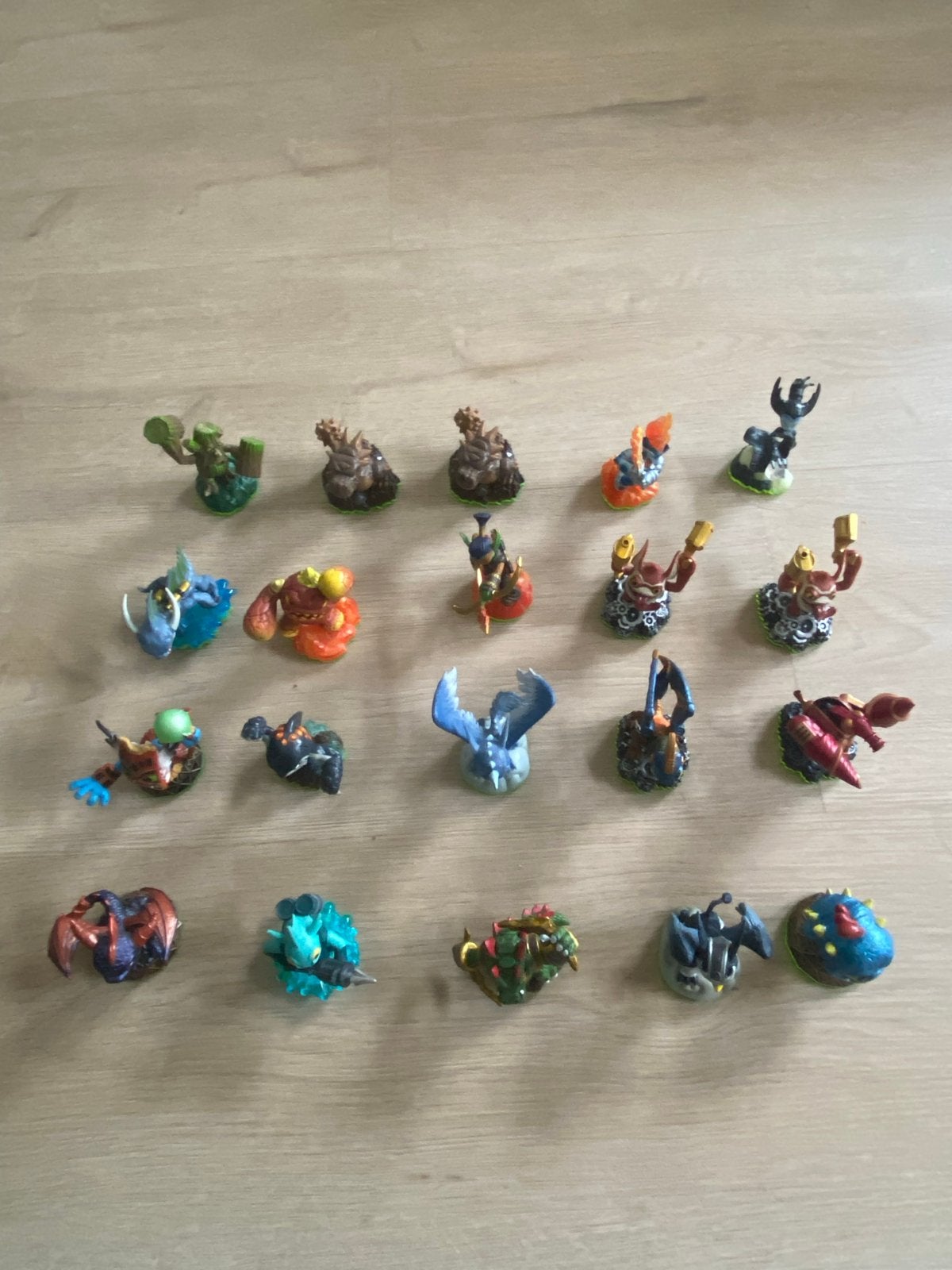 20 Skylanders Spyro’s Adventure inclusief Bewaardoos, Avontuur en Actie, 2 spelers, Ophalen of Verzenden, Zo goed als nieuw