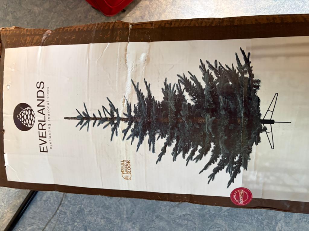 Mooie kunst kerstboom (240 hoog 183 breed), Ophalen, Zo goed als nieuw