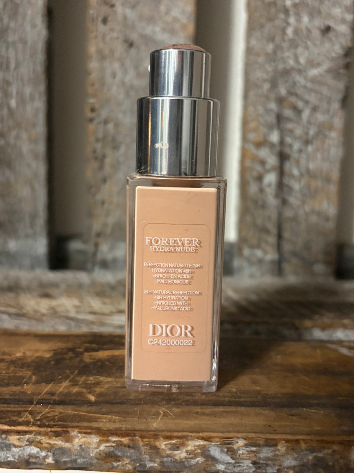 Dior Forever Hydra Nude Foundation 2CR, Ophalen of Verzenden, Zo goed als nieuw, Beige, Gehele gezicht