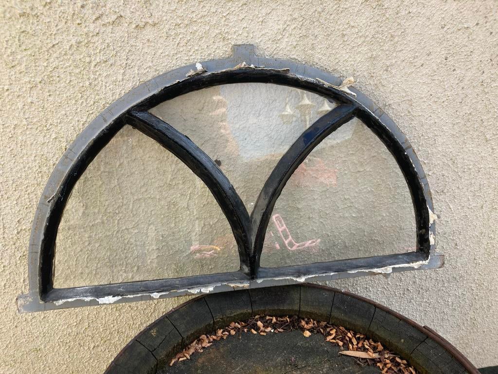 Decoratief halfrond stalraam, Ophalen, Gevelraam of Ruit, Gebruikt, Minder dan 80 cm