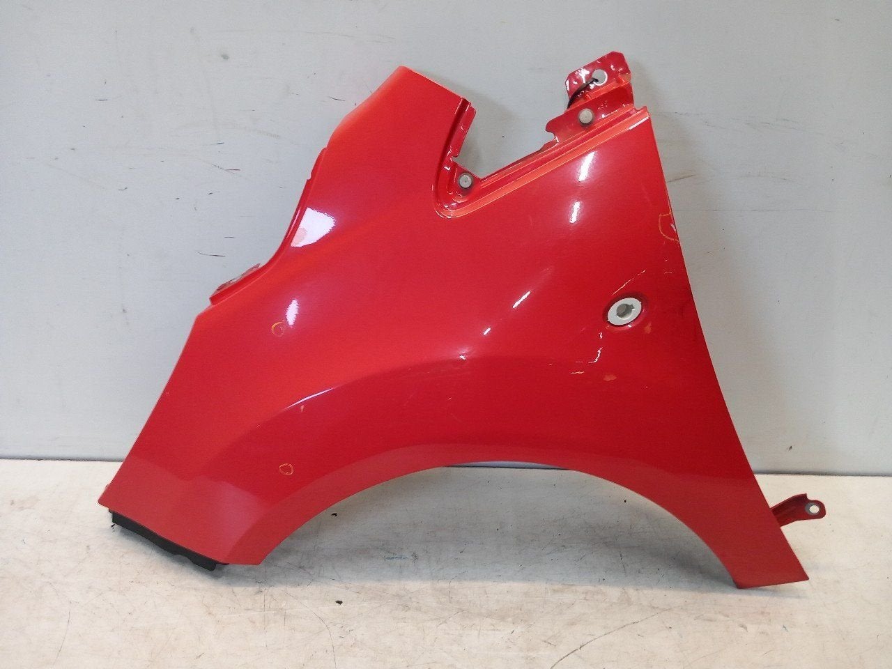 Spatbord links voor Ford Ka, Auto-onderdelen, Onderdelen@venauto.nl, Van der Ven Autorecycling B.V., Gebruikt, Ettenseweg 76, 4706 PB Roosendaal, The Netherlands