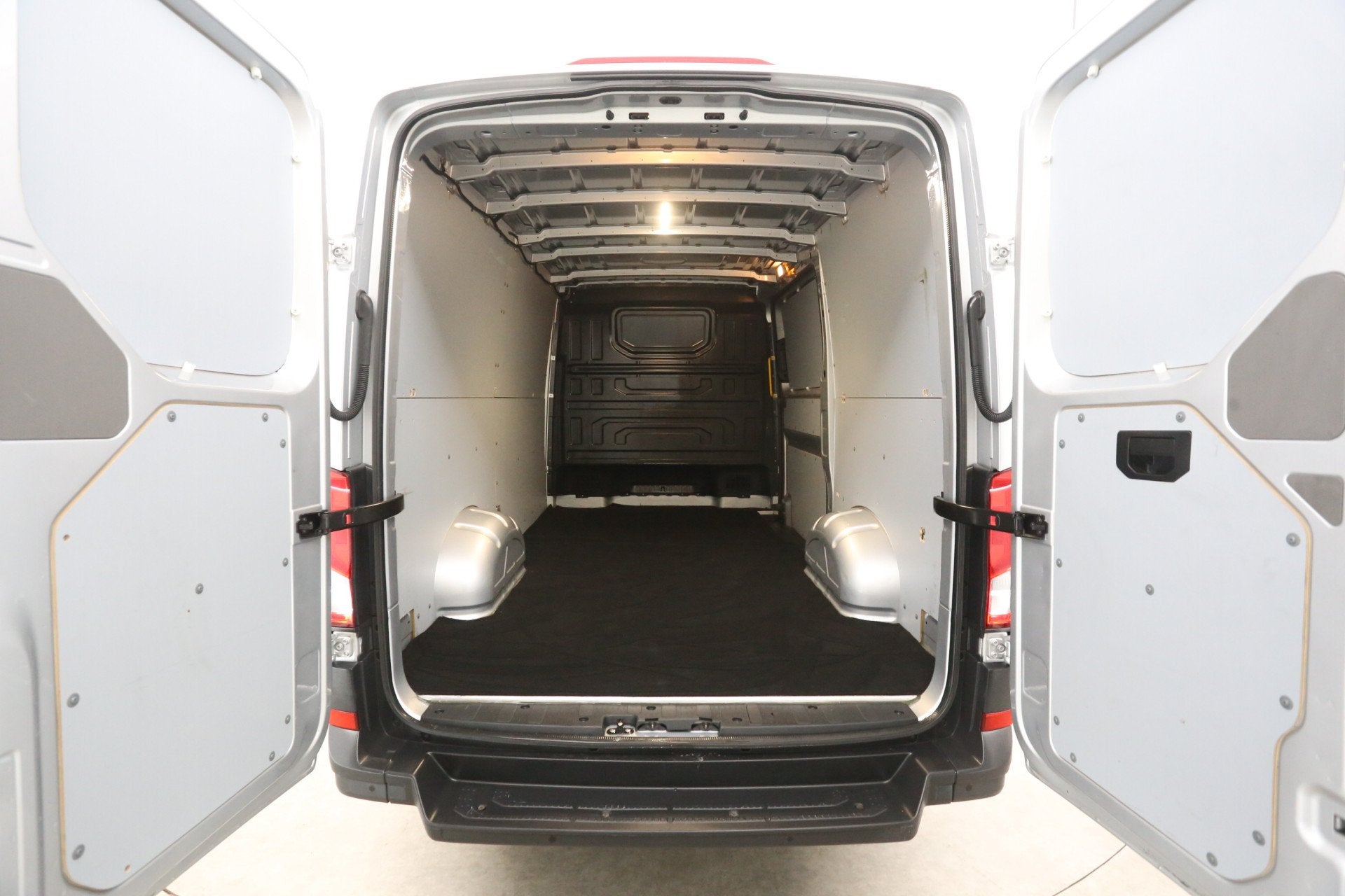 Volkswagen Crafter 2.0 TDI 140PK L3H2 | Airco | Cruise | Car, Auto's, Stof, Gebruikt, Euro 6, 4 cilinders
