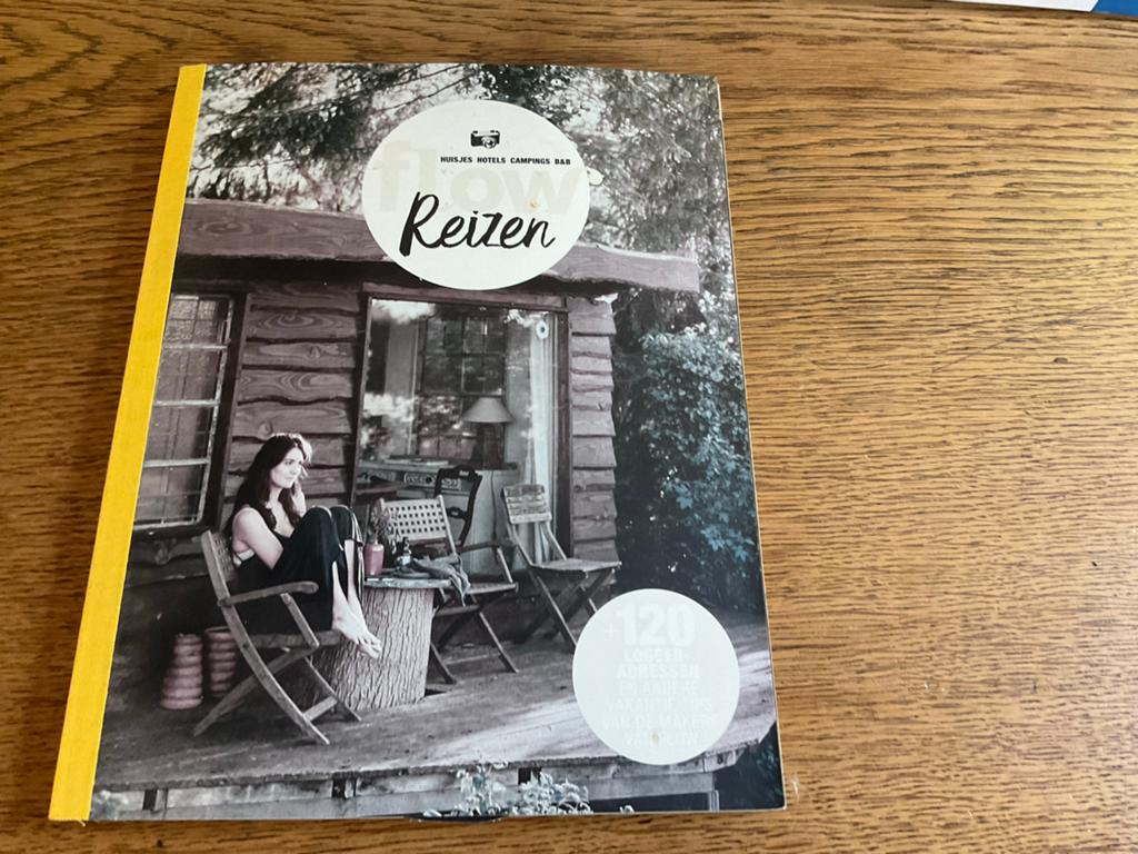 Flow Reizen - Vakantieadresjes en inspiratie, Ophalen of Verzenden, Zo goed als nieuw, Overige typen, Overige merken