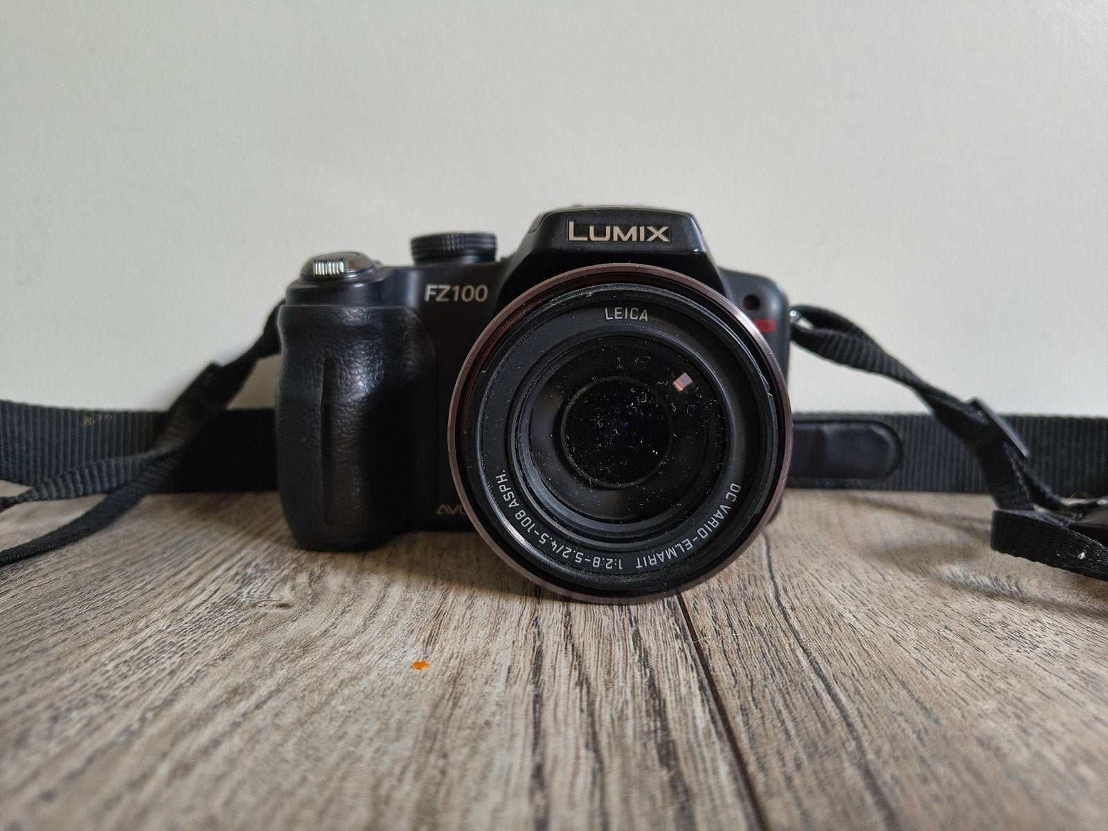 Panasonic Lumix DMC-FZ100 nieuwstaat, Gebruikt, Panasonic, Ophalen of Verzenden, Lensdop
