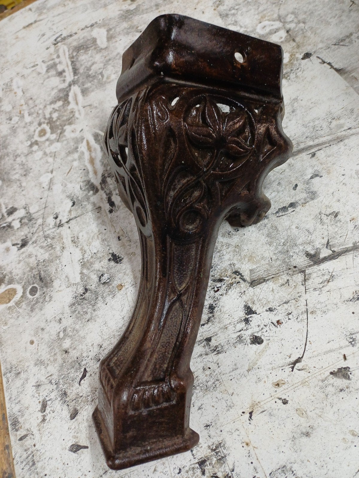 Antieke gietijzeren meubelpoot met bloemmotief. 4 stuks., Antiek en Kunst, Ophalen of Verzenden