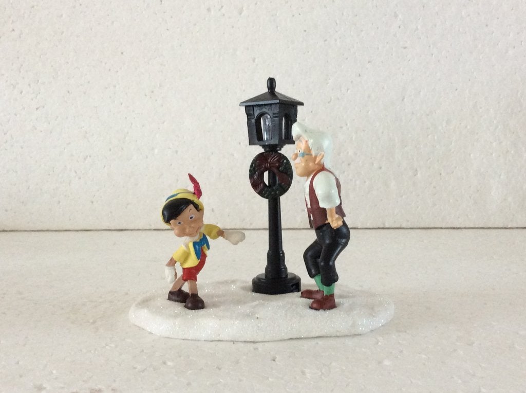Disney Pinocchio  - beeldje - kerstdorp, Verzamelen, Disney, Ophalen of Verzenden, Peter Pan of Pinokkio, Zo goed als nieuw, Beeldje of Figuurtje
