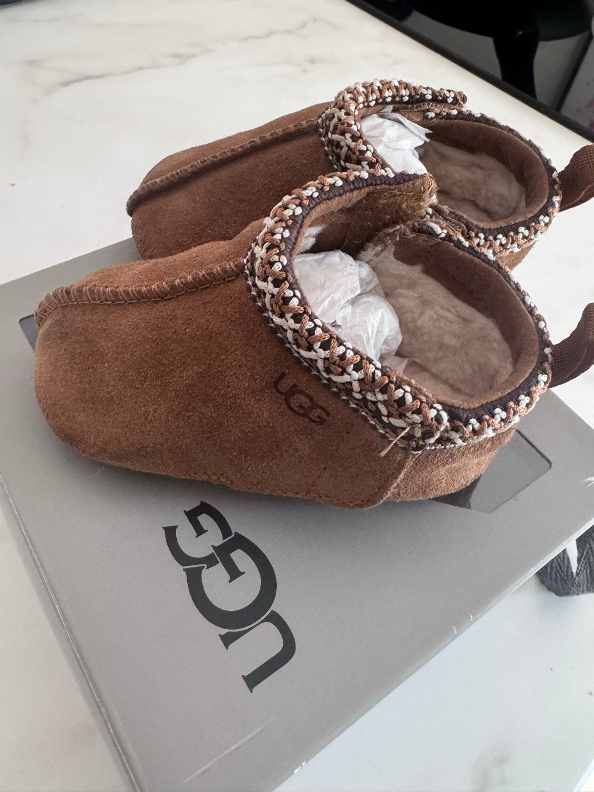 UGG Baby Tasman slofjes - Zo goed als nieuw, Ophalen of Verzenden, Zo goed als nieuw, Jongen of Meisje, Overige typen