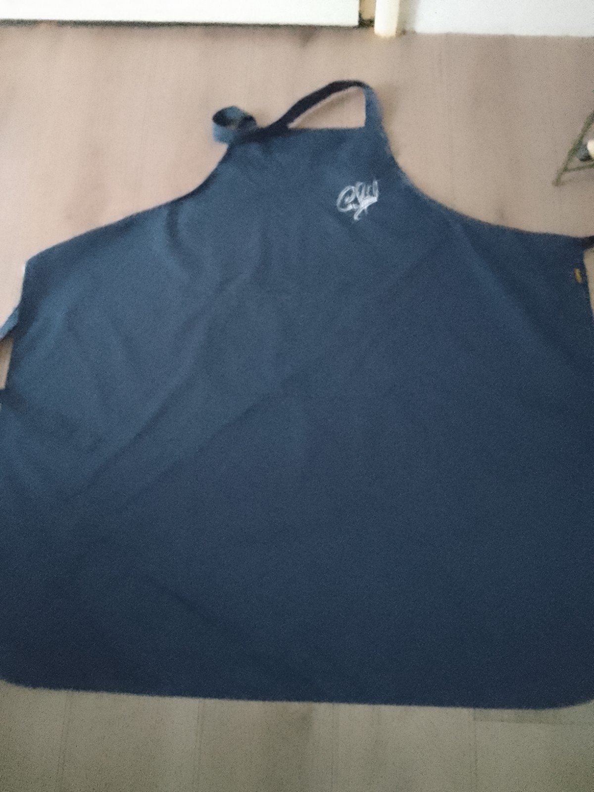 Kort schort met logo, Onbekend, Ophalen, Zo goed als nieuw
