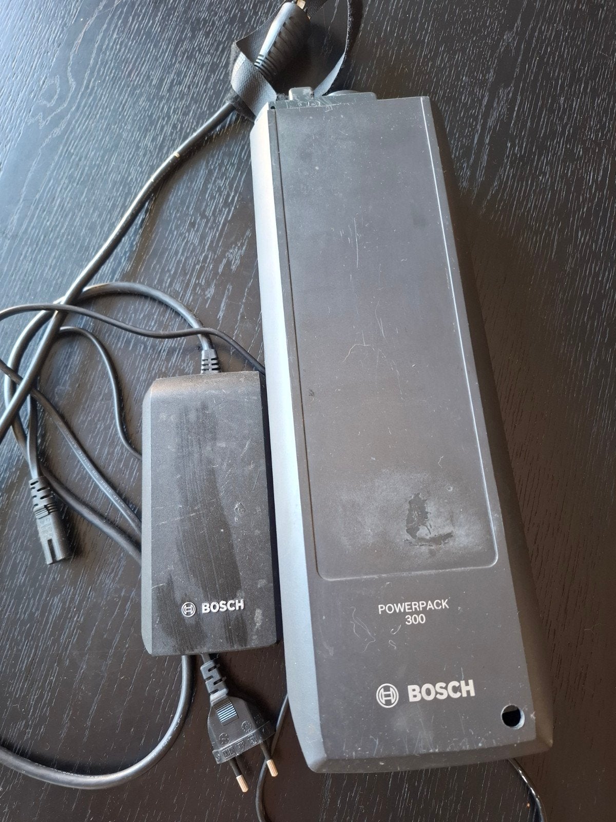 Bosch PowerPack 300 accu met oplader (functioneel), Fietsen en Brommers, Fietsaccessoires | Fietsaccu's, Ophalen of Verzenden