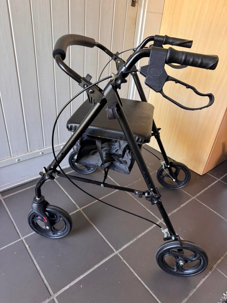 Nette rollator met zitgedeelte opbergruimte ruggesteun inkla, Ophalen of Verzenden, Lichtgewicht, Zo goed als nieuw