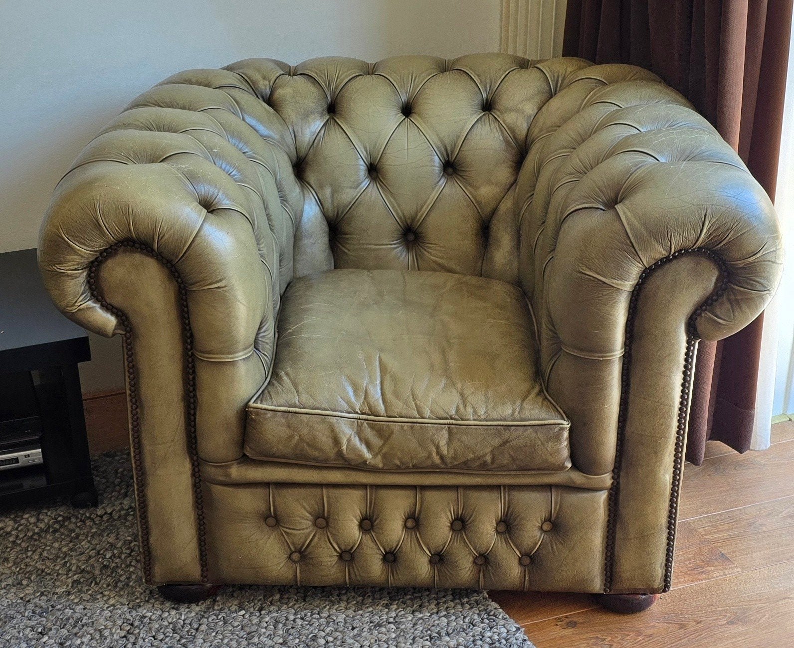 Chesterfield fauteuil in olijfgroen leer, Ophalen, Gebruikt, 75 tot 100 cm, Klassiek, Chesterfield, Vintage