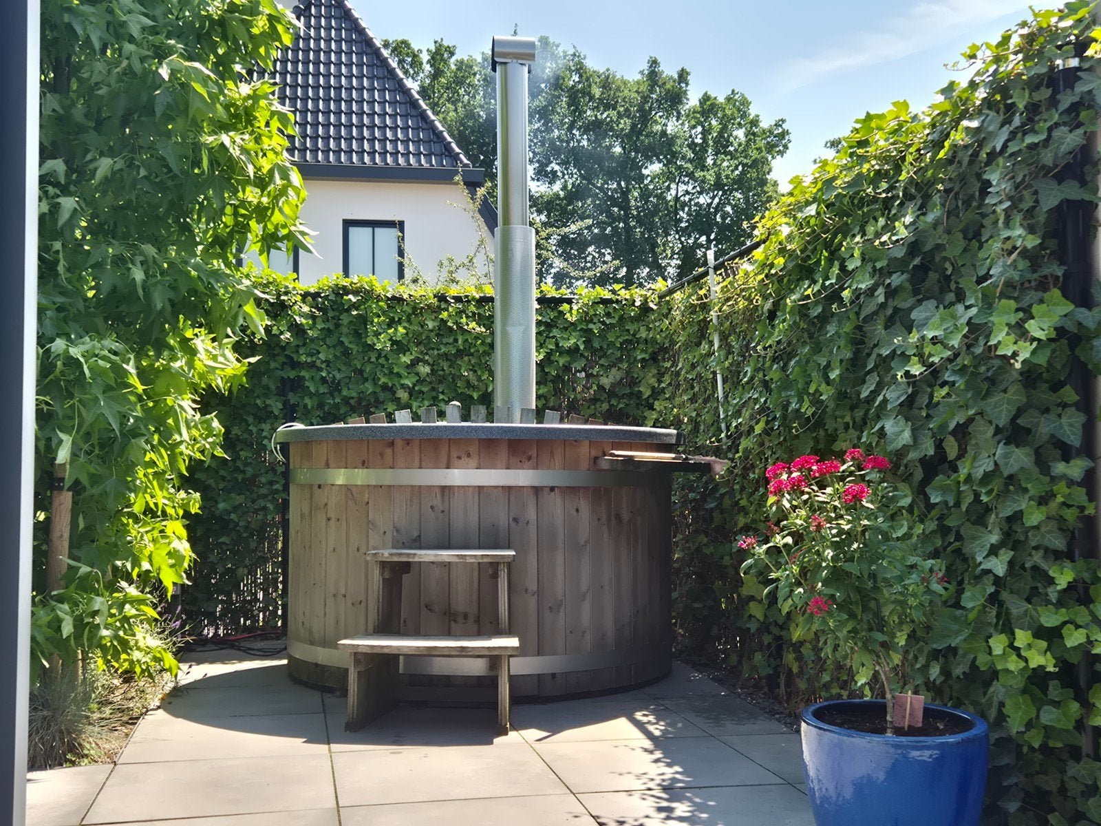 Luxe Hottub van Welltub 160 cm–Kunststof kuip en harde cover, Ophalen, Trap, Vast