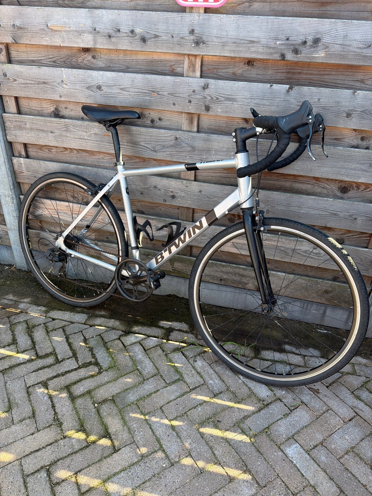B'Twin Triban 100 racefiets, Fietsen en Brommers, Fietsen | Racefietsen, Aluminium, Zo goed als nieuw, 53 tot 57 cm, Ophalen