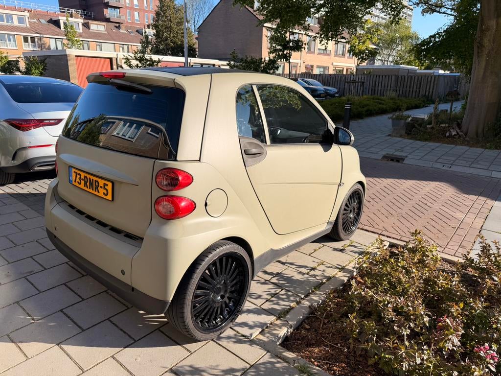 UNIEKE Smart ForTwo 1.0 45KW Coupe MHD AUT 2011 Zwart