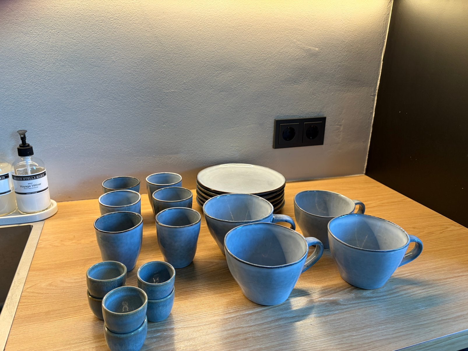 Earth blauw/grijs keramisch servies te koop bij CASA, Huis en Inrichting, Keuken | Servies, Ophalen of Verzenden, Zo goed als nieuw