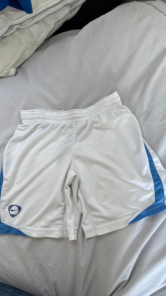 Nike korte broek sport 128/140 (age 8/10 jaar)wit, Ophalen of Verzenden, Zo goed als nieuw, Jongen, Sport- of Zwemkleding