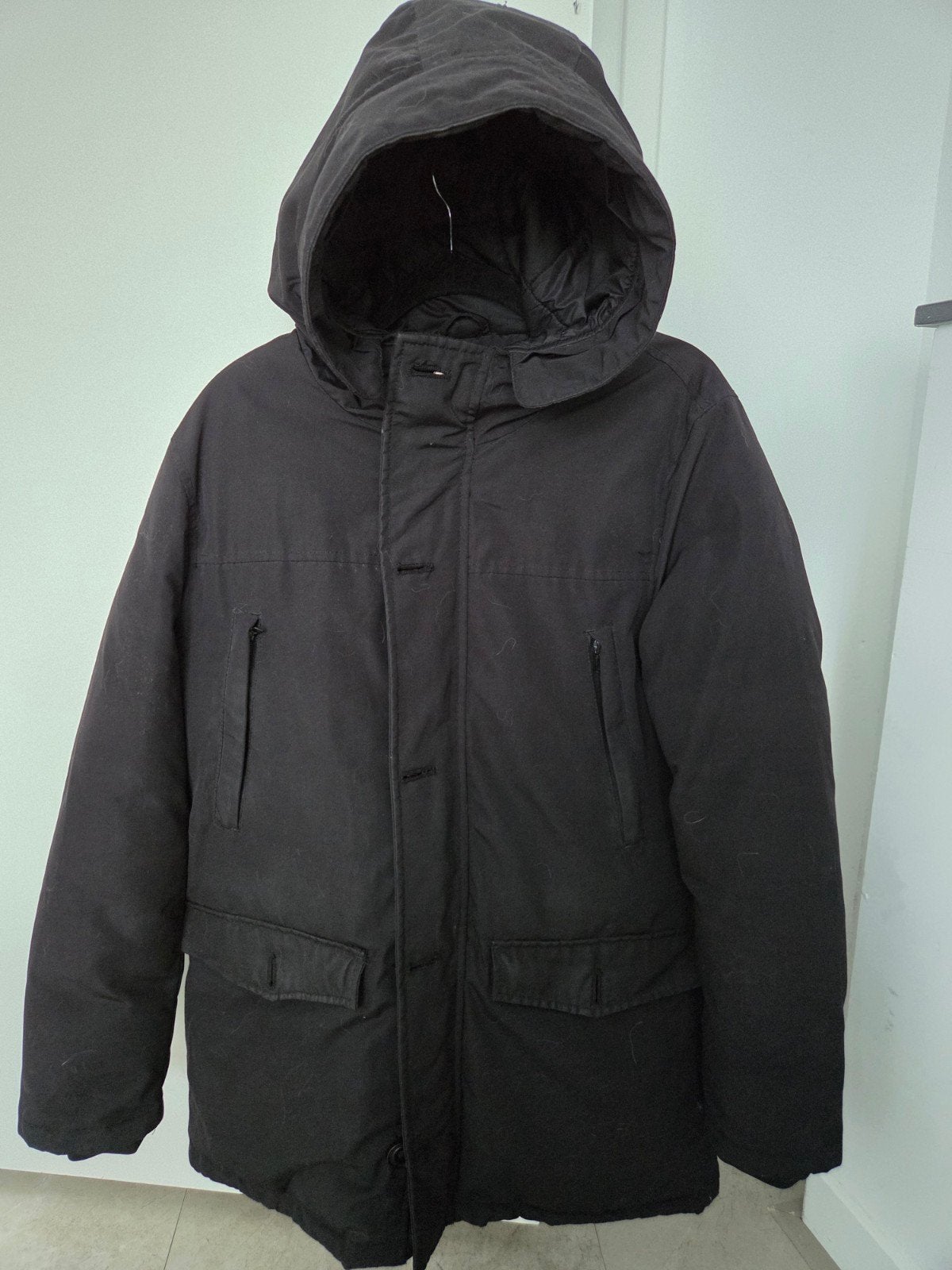 Zwarte winterjas met capuchon - Maat s of m, Kleding | Heren, Jassen | Winter, Ophalen, FRILIVIN, Maat 48/50 (M), Zwart