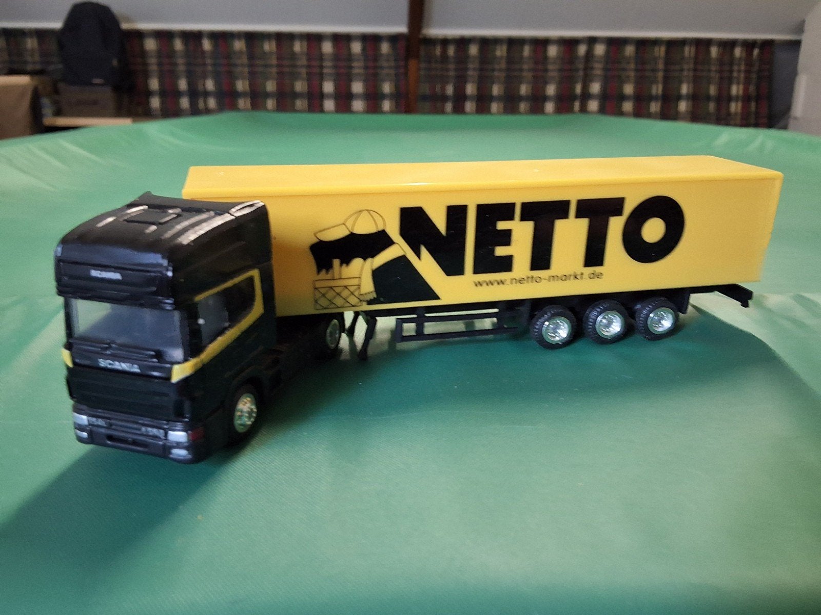 Modelvrachtwagen Scania Netto - Zo goed als nieuw, Hobby en Vrije tijd, Overige merken, 1:50 of kleiner, Ophalen of Verzenden
