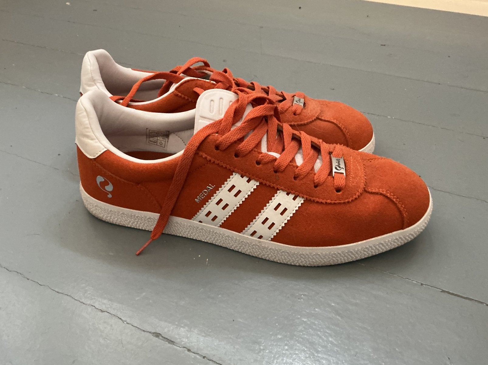 Koop deze oranje sneakers en Nederland wordt wereldkampioen!, Overige kleuren, Ophalen of Verzenden, Sneakers of Gympen, Zo goed als nieuw